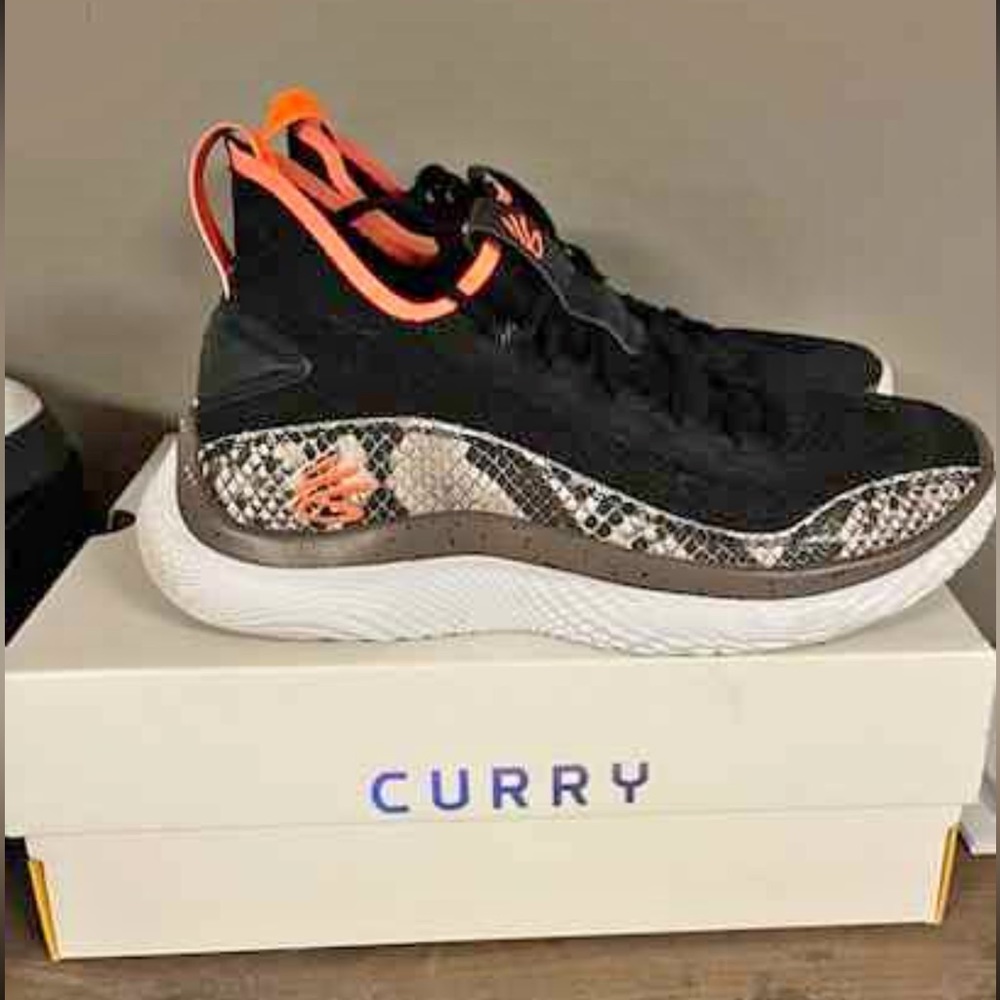 Curry 8 “Strike & Flow”